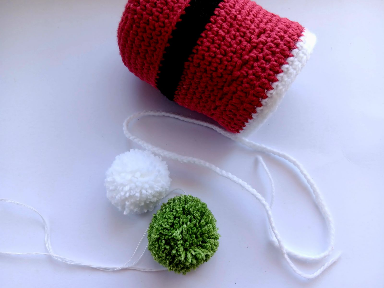 Blog-Inhaltsbild für '24 Kostenlose Häkelprojekte für die Adventszeit: Projekt 6. Weihnachtsbeutel häkeln'