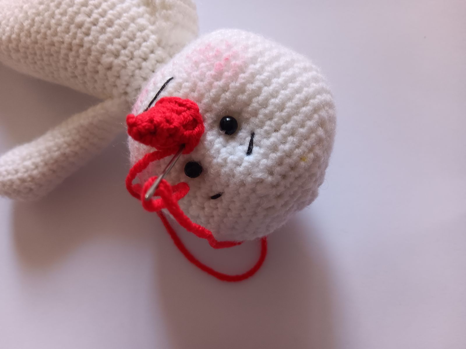 Blog-Inhaltsbild für 'Kostenlose Häkelanleitung für Puppe Coney mit Hasenmütze'