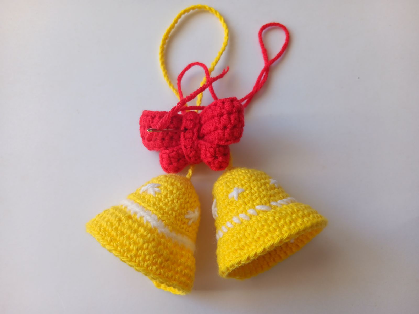 Blog-Inhaltsbild für '24 Kostenlose Häkelprojekte für die Adventszeit: Projekt 11. Glöckchen häkeln'