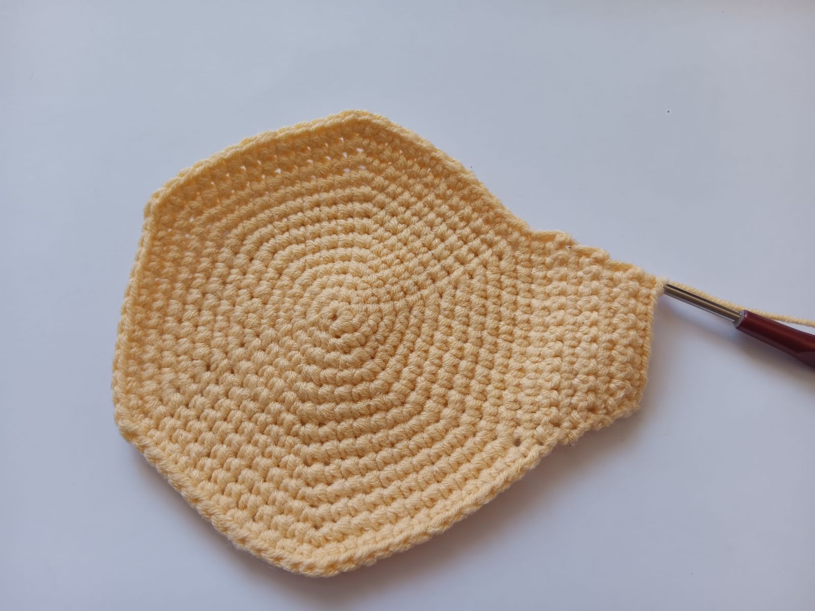 Blog-Inhaltsbild für 'Handytasche Häschen häkeln. Kostenlose Häkelanleitung'