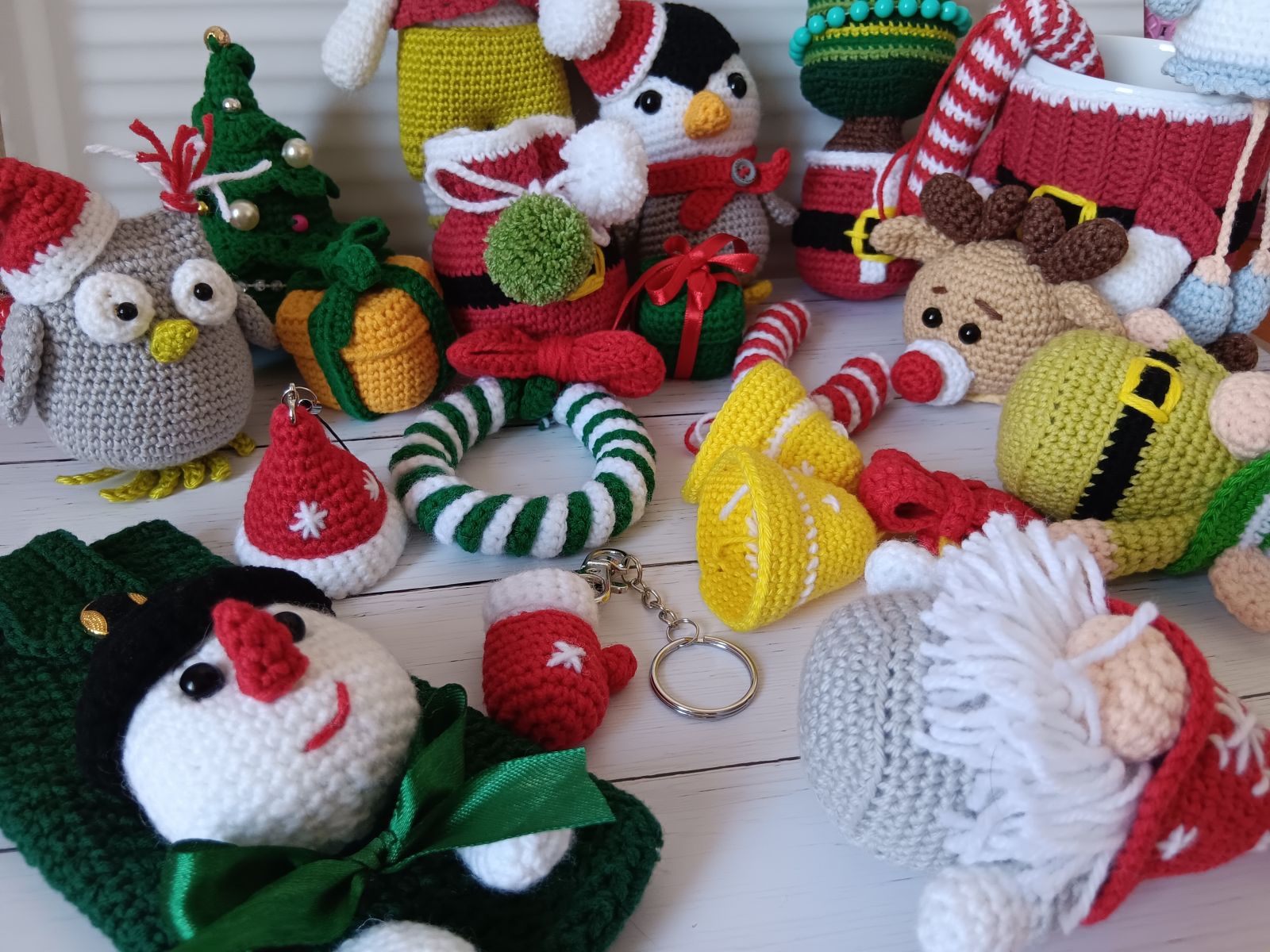 Blog-Inhaltsbild für '24 Kostenlose Häkelprojekte für die Adventszeit: Projekt 12. Eule häkeln'