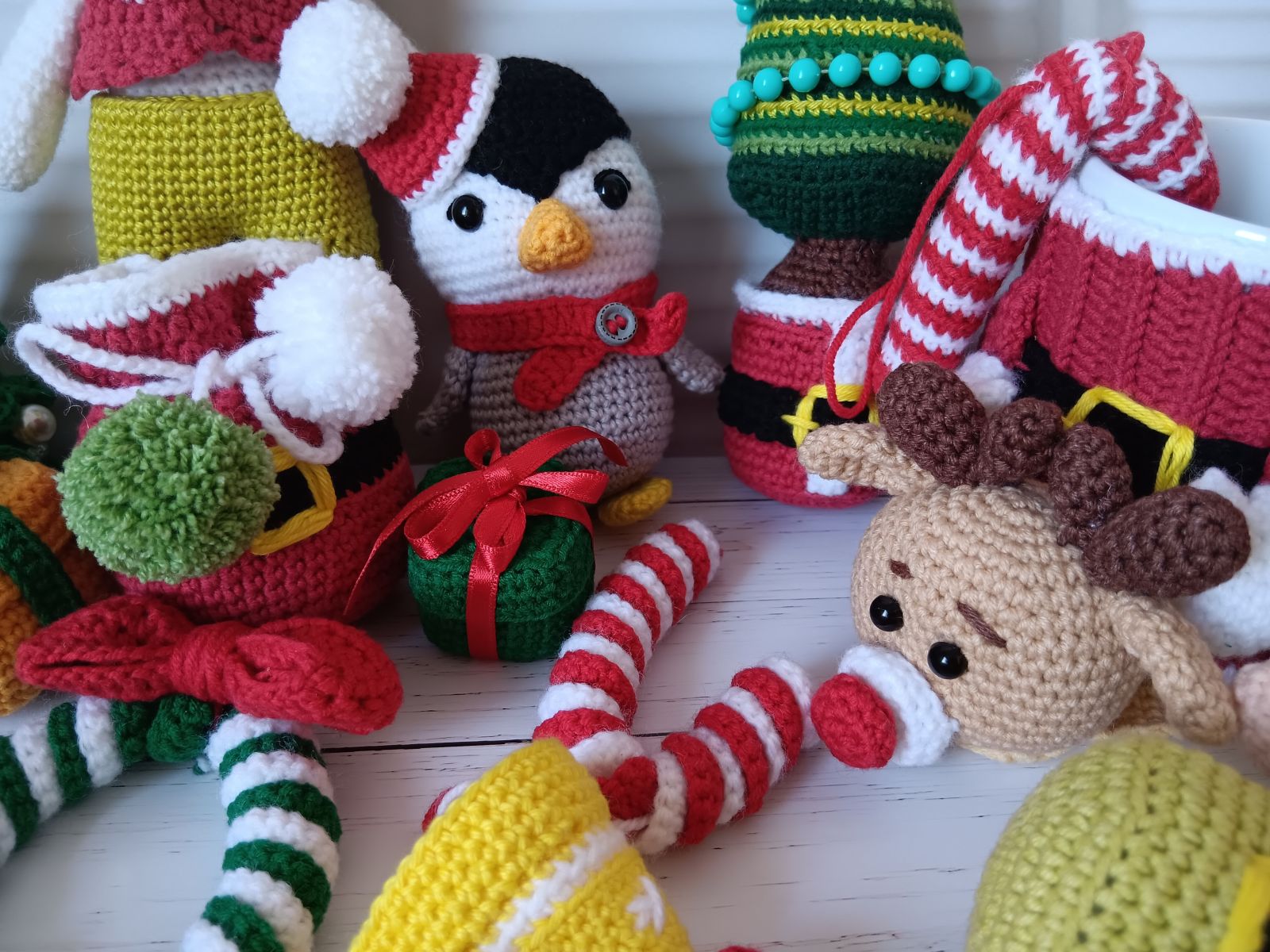 Blog-Inhaltsbild für '24 Kostenlose Häkelprojekte für die Adventszeit: Projekt 6. Weihnachtsbeutel häkeln'