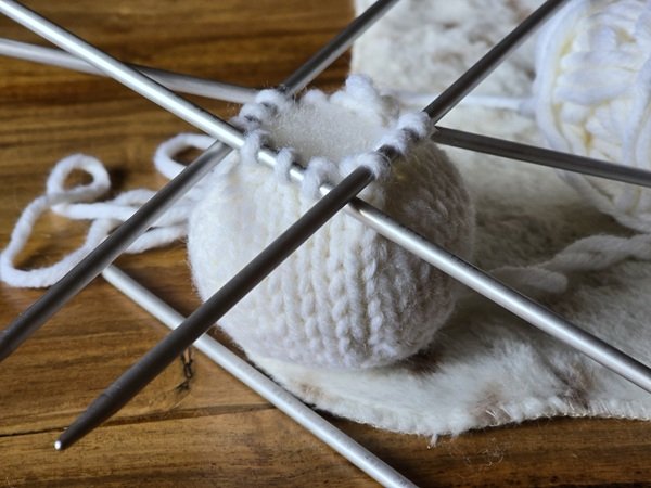 Blog-Inhaltsbild für 'Kostenlose Strickanleitung für einen Schneemann'