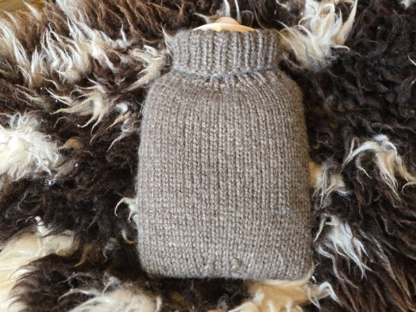 Blog-Inhaltsbild für 'Kostenlose Strickanleitung für einen Wärmeflaschenanzug'
