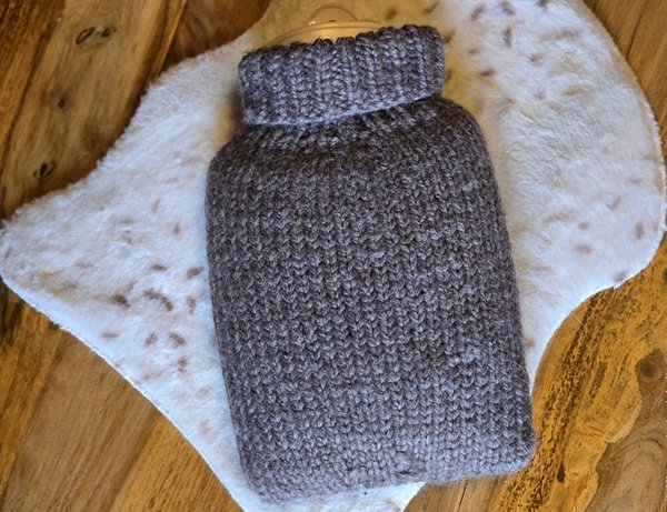 Blog-Inhaltsbild für 'Kostenlose Strickanleitung für einen Wärmeflaschenanzug'