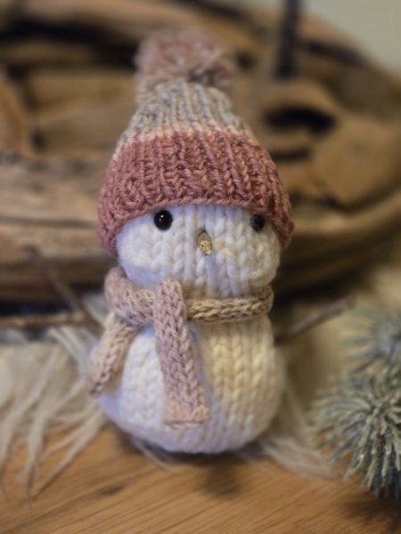 Blog-Inhaltsbild für 'Kostenlose Strickanleitung für einen Schneemann'
