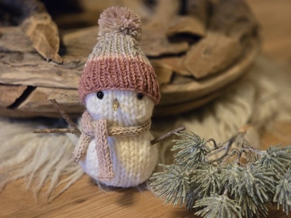 Blog-Inhaltsbild für 'Kostenlose Strickanleitung für einen Schneemann'