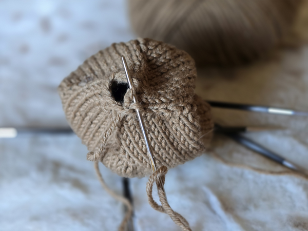 Blog-Inhaltsbild für 'Kostenlose Strickanleitung für das Rentier "Holly"'