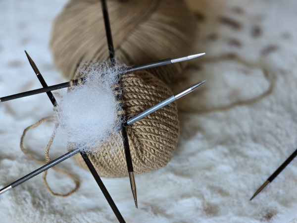 Blog-Inhaltsbild für 'Kostenlose Strickanleitung für das Rentier "Holly"'