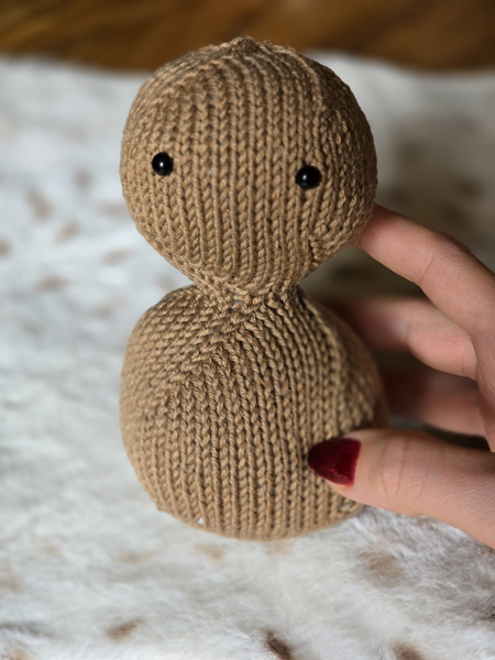 Blog-Inhaltsbild für 'Kostenlose Strickanleitung für das Rentier "Holly"'