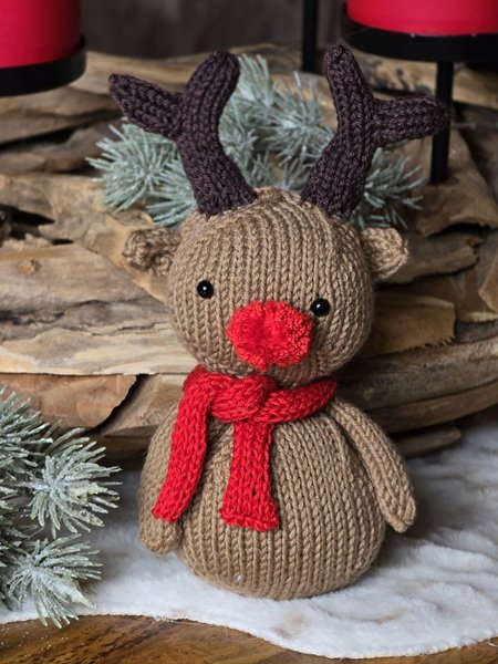 Blog-Inhaltsbild für 'Kostenlose Strickanleitung für das Rentier "Holly"'