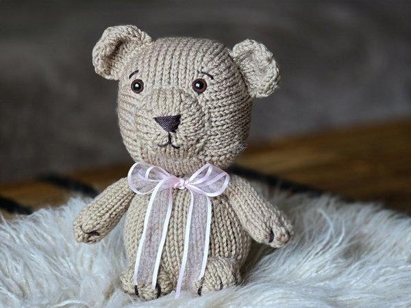 Blog-Inhaltsbild für 'Kostenlose Strickanleitung für den Bär "Bella"'