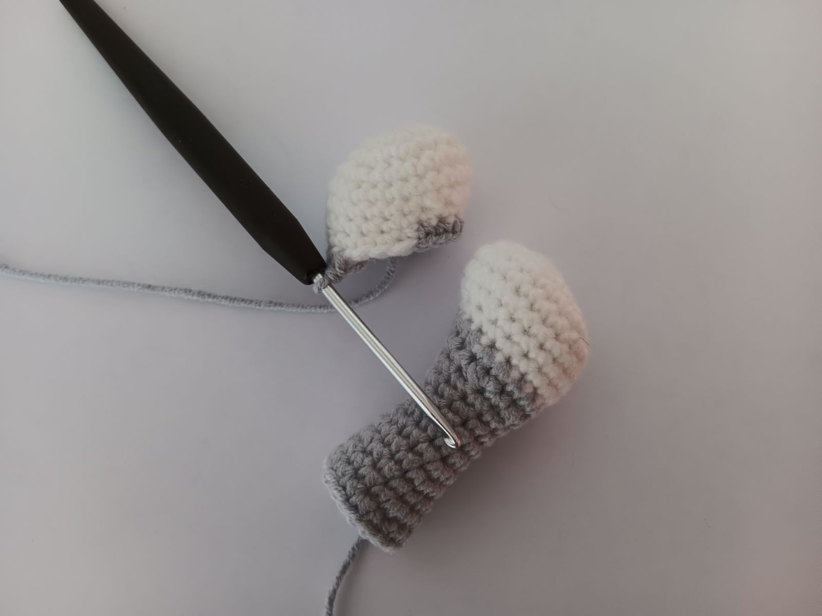 Blog-Inhaltsbild für 'Kostenlose Häkelanleitung für Puppe Coney mit Hasenmütze'