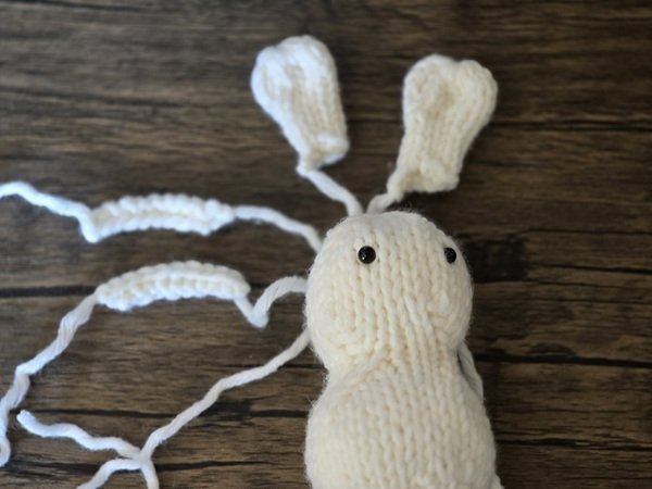 Blog-Inhaltsbild für 'Kostenlose Strickanleitung für Hase Hanna'