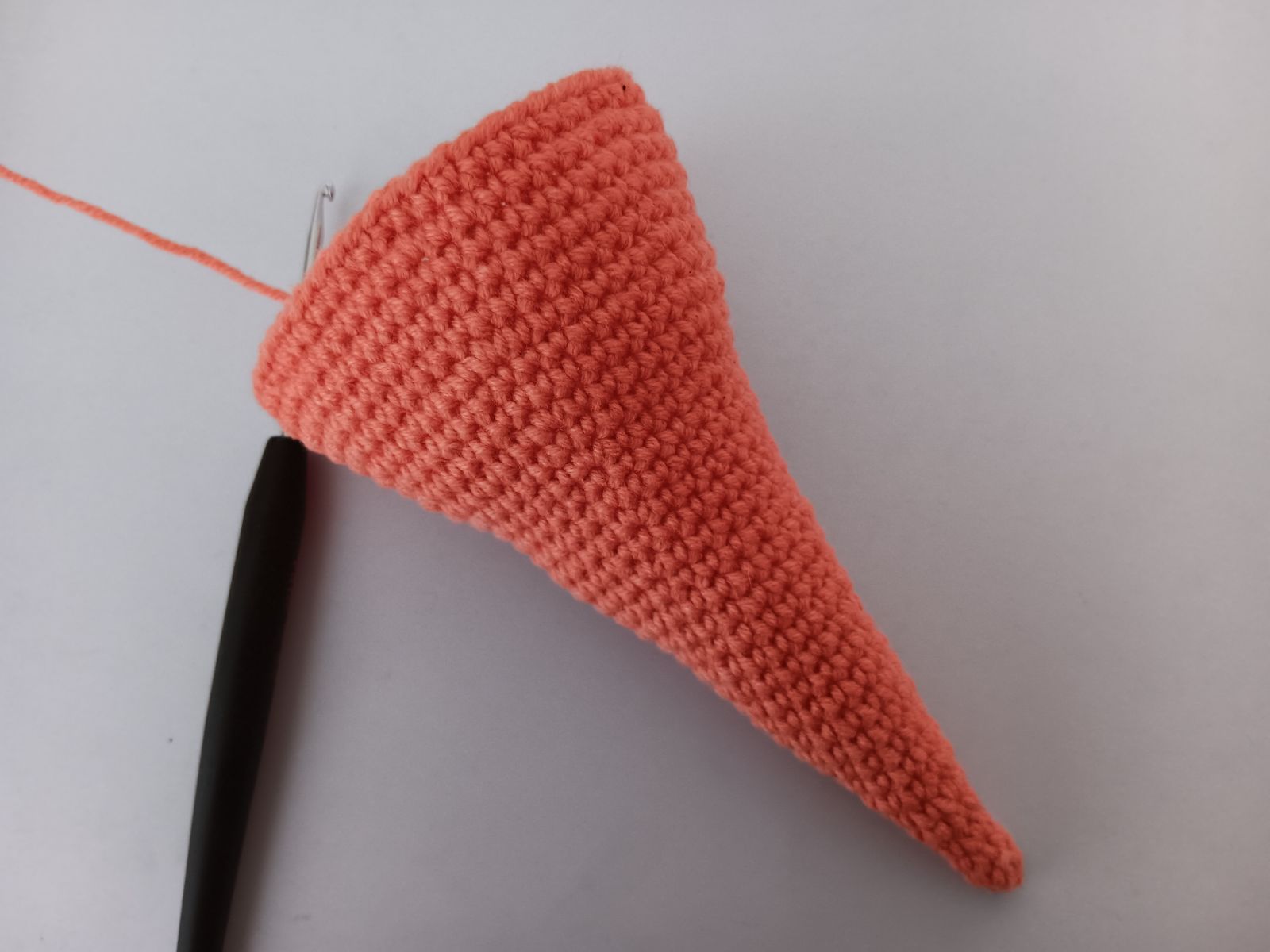 Blog-Inhaltsbild für 'Wichtel häkeln. Kostenlose Häkelanleitung für Karottenwichtel'