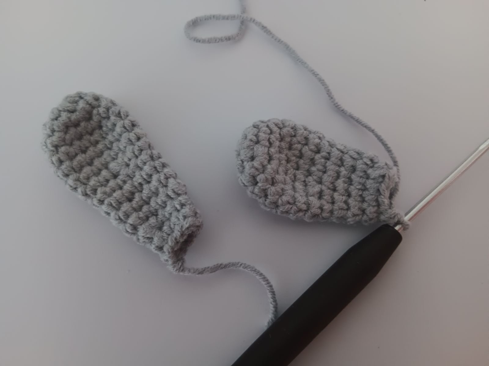 Blog-Inhaltsbild für 'Kostenlose Häkelanleitung für Puppe Coney mit Hasenmütze'