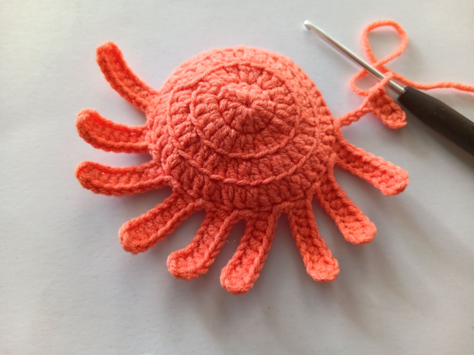 Blog-Inhaltsbild für 'Kostenlose Häkelanleitung für Puppe Coney mit Hasenmütze'