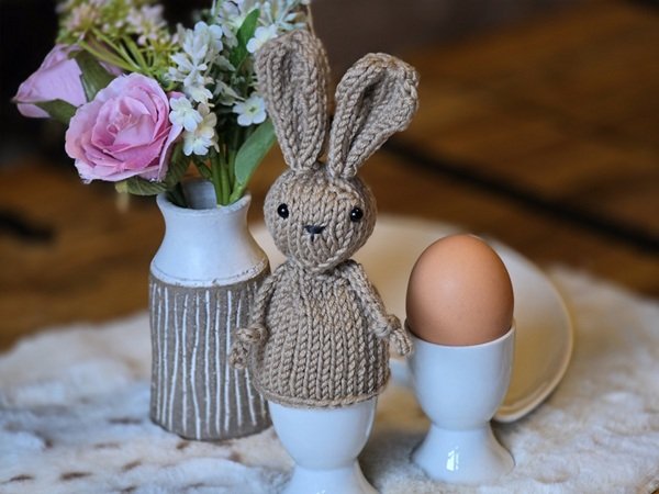 Blog-Inhaltsbild für 'Kostenlose Strickanleitung für einen Hasen Eierwärmer'