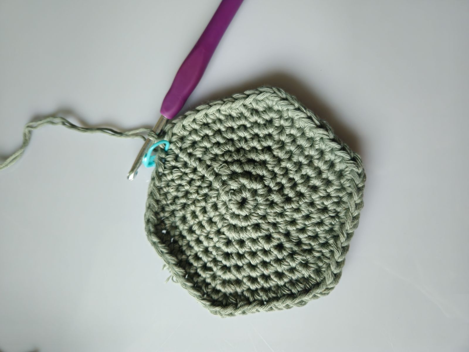 Blog content image for 'Free Crochet pattern for a Easter Basket with heart.'