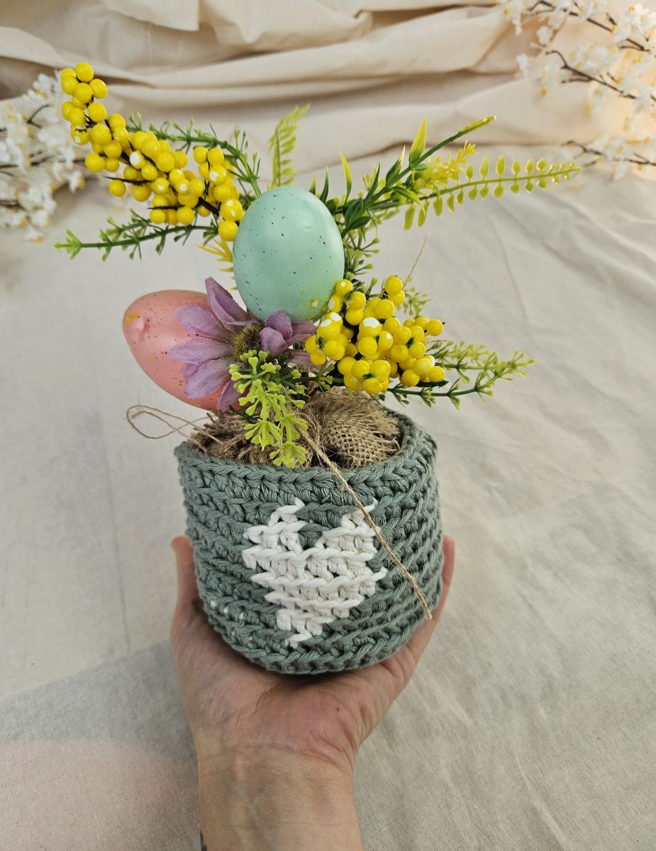 Blog content image for 'Free Crochet pattern for a Easter Basket with heart.'