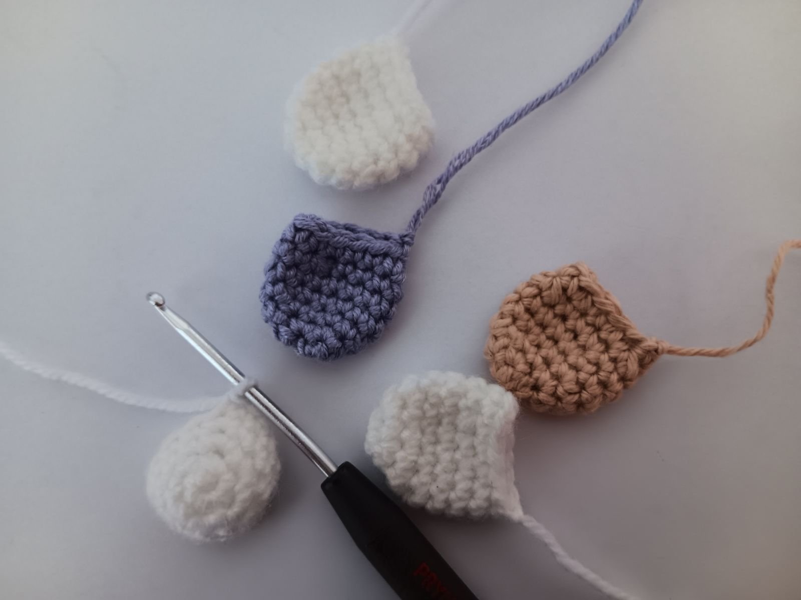 Blog-Inhaltsbild für 'Schneemann häkeln. Kostenlose Anleitung'