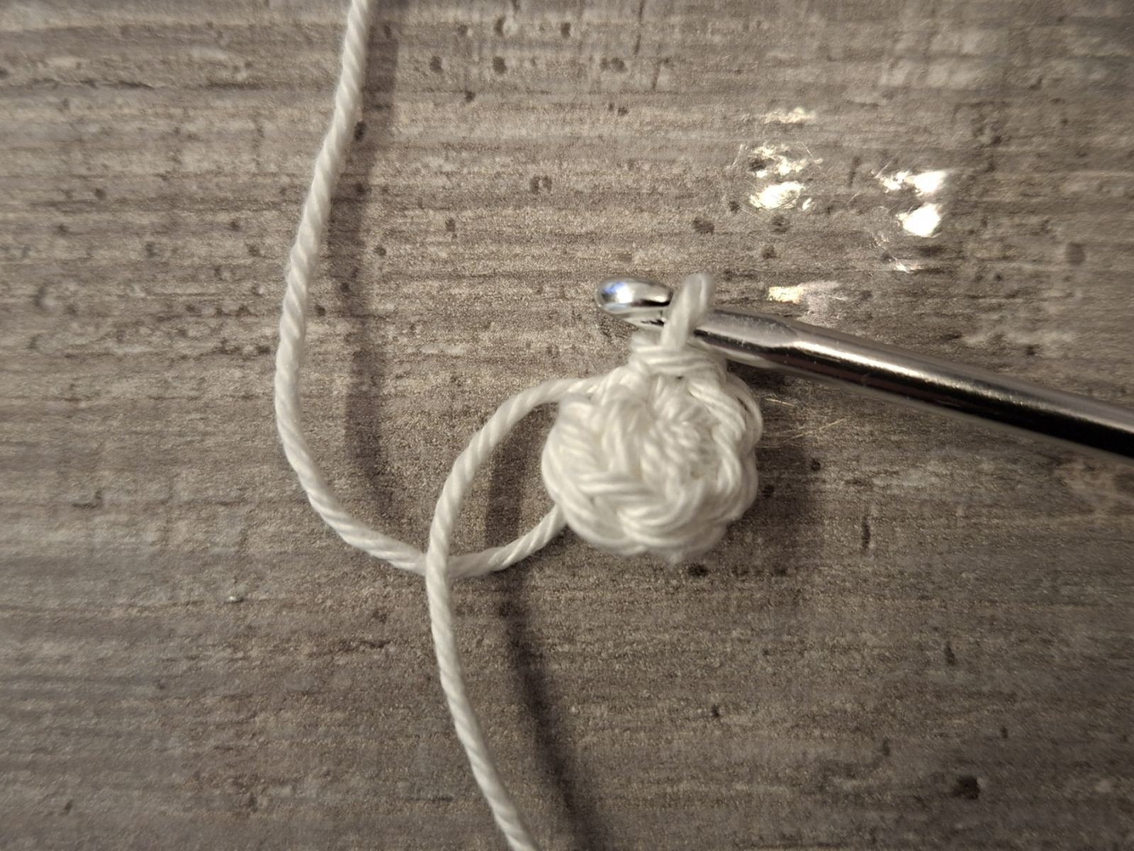 Blog-Inhaltsbild für 'Blumenpflücker-Trösterbärchen – liebevolles Schnuffeltuch | kostenlose Häkelanleitung'