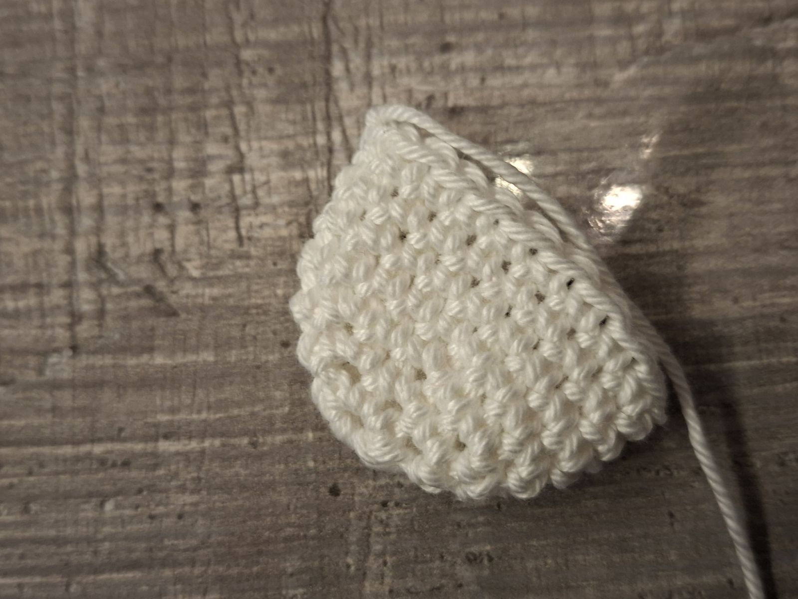 Blog-Inhaltsbild für 'Blumenpflücker-Trösterbärchen – liebevolles Schnuffeltuch | kostenlose Häkelanleitung'