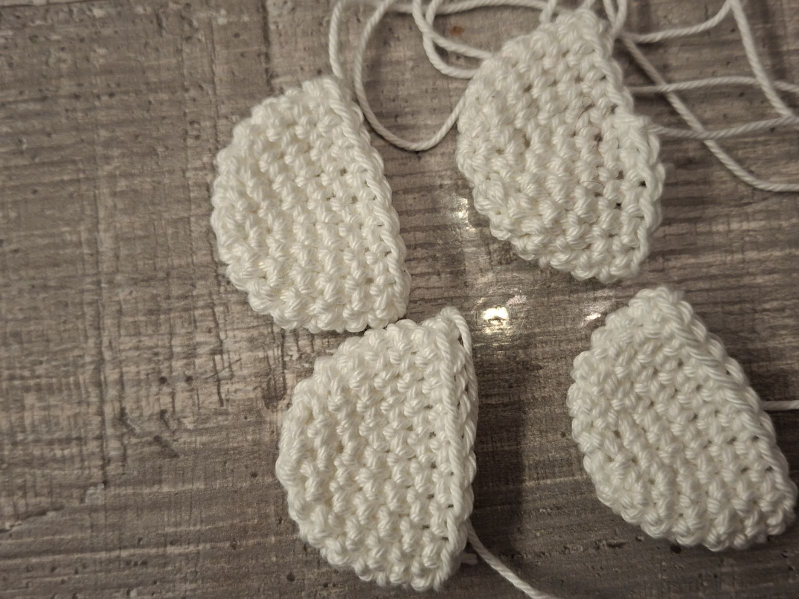 Blog-Inhaltsbild für 'Blumenpflücker-Trösterbärchen – liebevolles Schnuffeltuch | kostenlose Häkelanleitung'