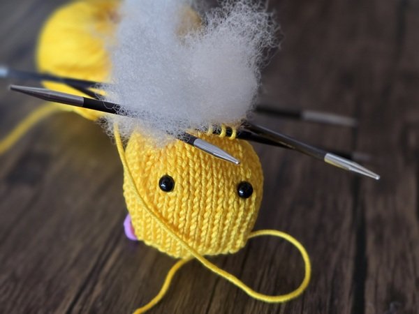 Blog-Inhaltsbild für 'Kostenlose Strickanleitung für ein Küken'