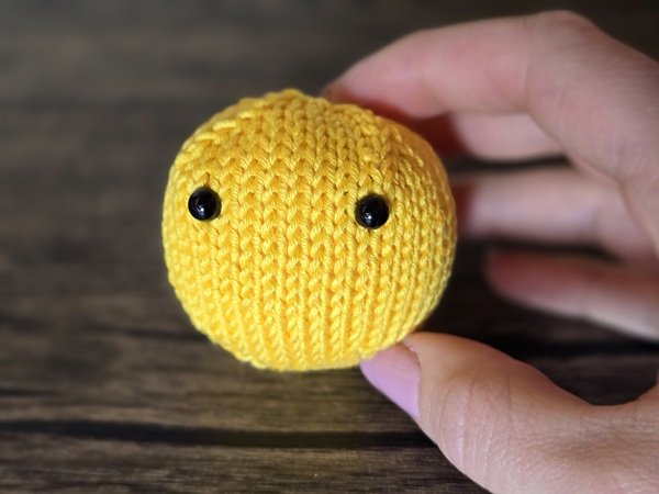 Blog-Inhaltsbild für 'Kostenlose Strickanleitung für ein Küken'