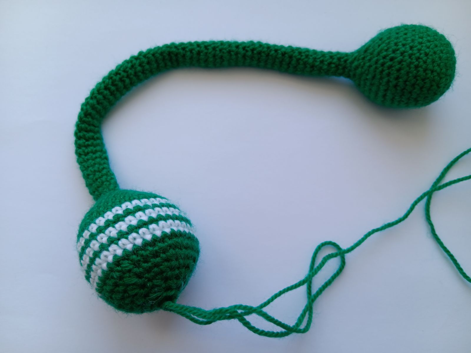 Blog-Inhaltsbild für 'Frosch mit Beuteltasche häkeln. Kostenlose Häkelanleitung'