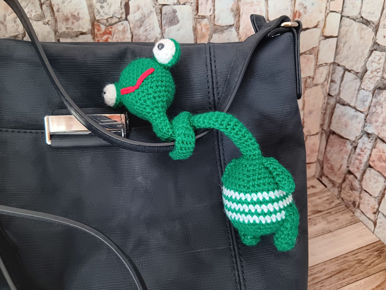 Blog-Inhaltsbild für 'Taschenbaumler häkeln. Kostenlose Anleitung'