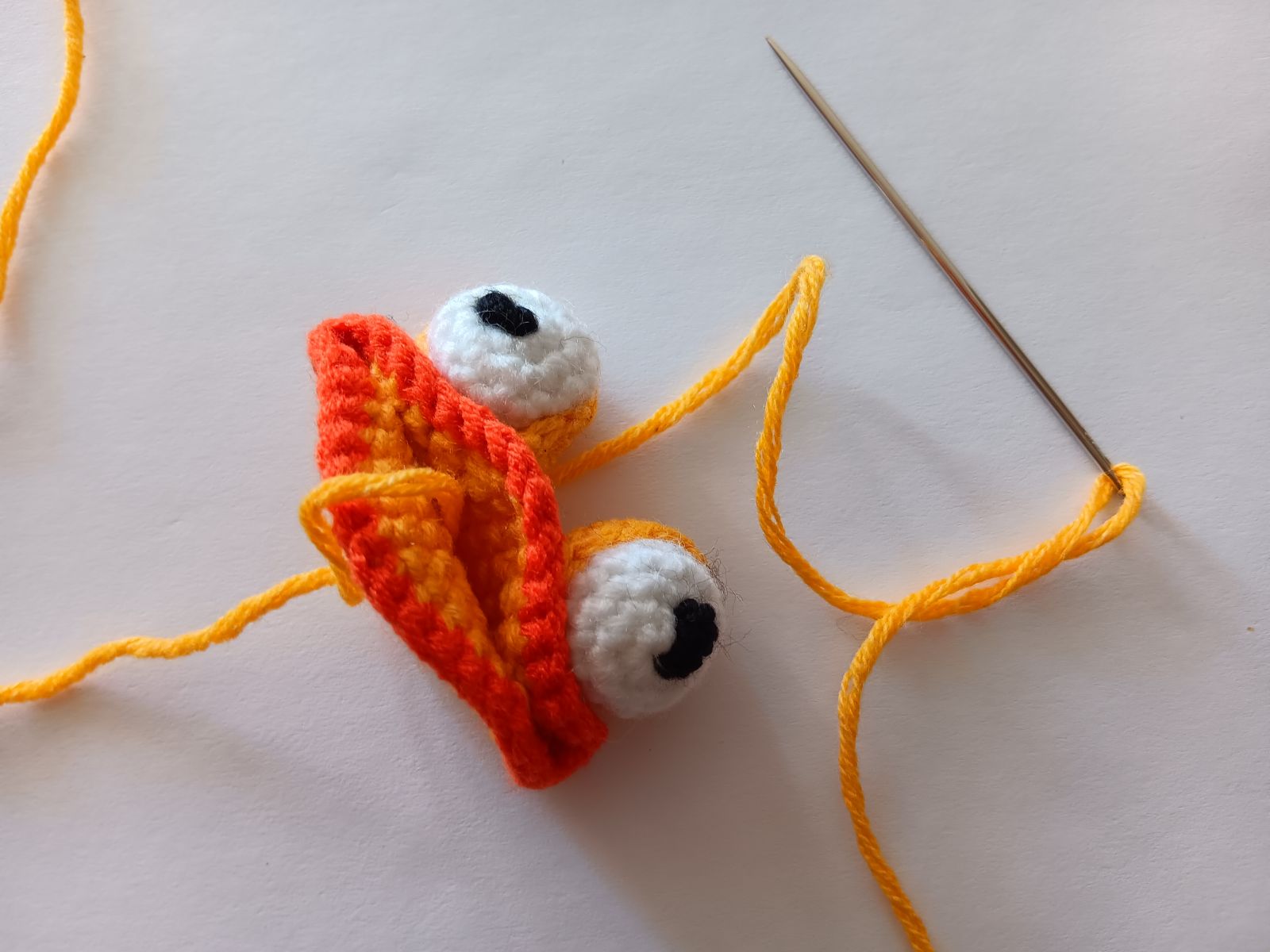 Blog-Inhaltsbild für 'Handytasche Häschen häkeln. Kostenlose Häkelanleitung'