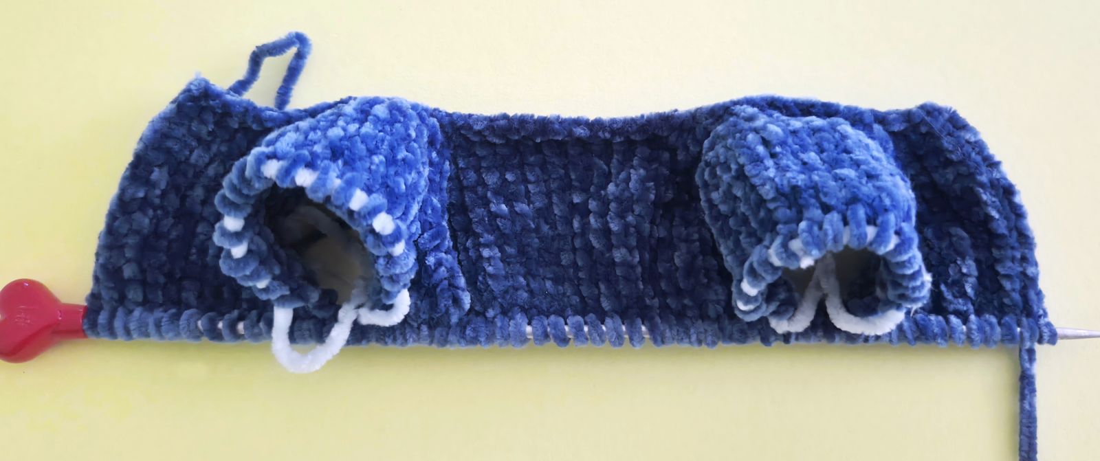 Blog-Inhaltsbild für 'Overall Baby Hai stricken'