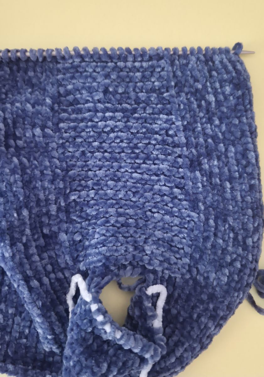 Blog-Inhaltsbild für 'Overall Baby Hai stricken'