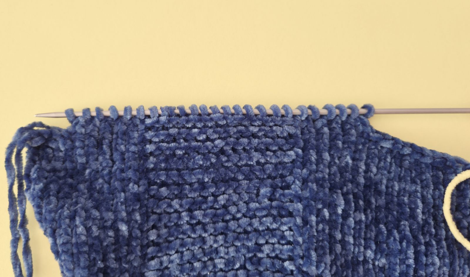 Blog-Inhaltsbild für 'Overall Baby Hai stricken'