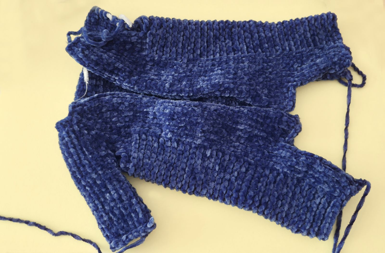 Blog-Inhaltsbild für 'Overall Baby Hai stricken'