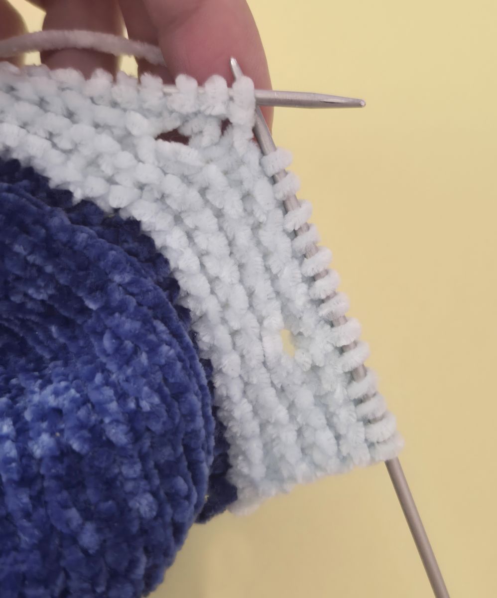 Blog-Inhaltsbild für 'Overall Baby Hai stricken'