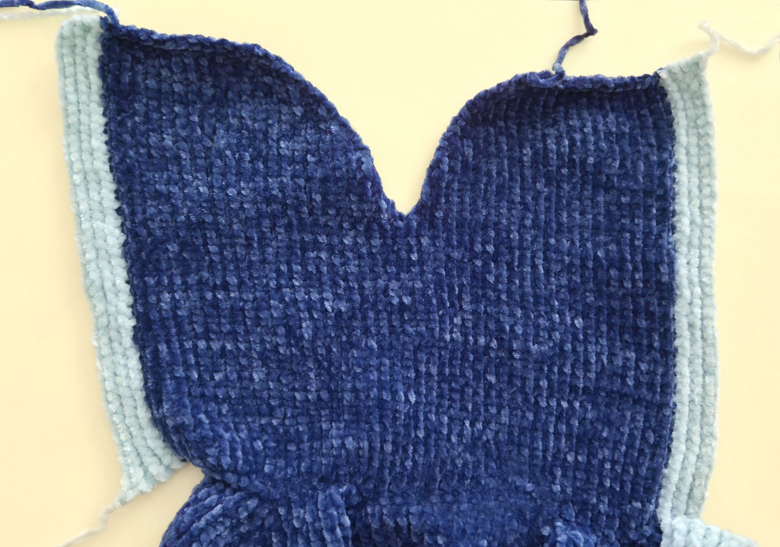 Blog-Inhaltsbild für 'Overall Baby Hai stricken'