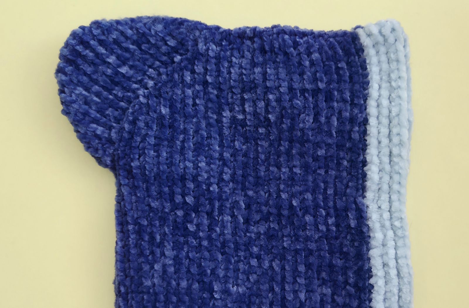 Blog-Inhaltsbild für 'Overall Baby Hai stricken'