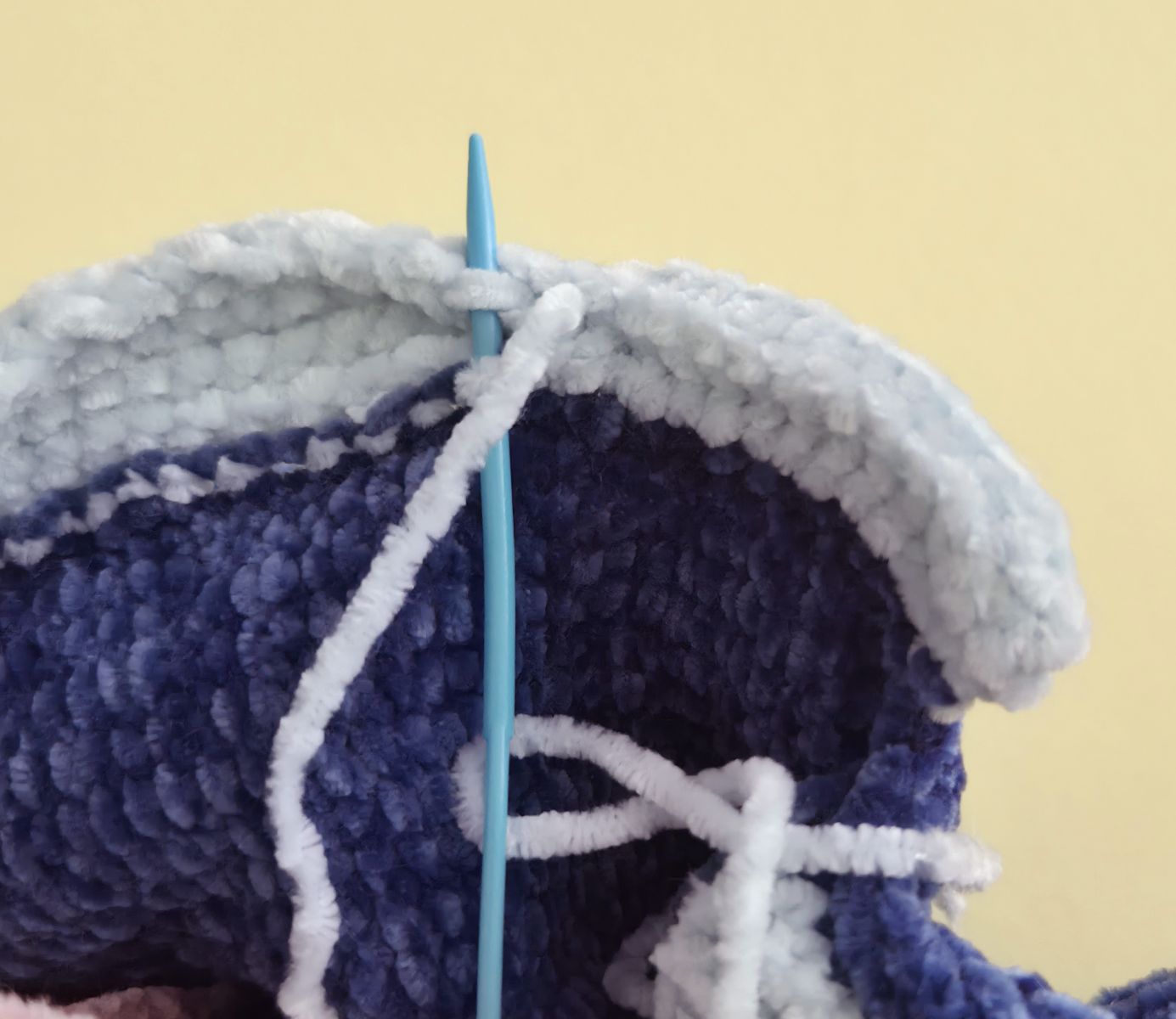 Blog-Inhaltsbild für 'Overall Baby Hai stricken'