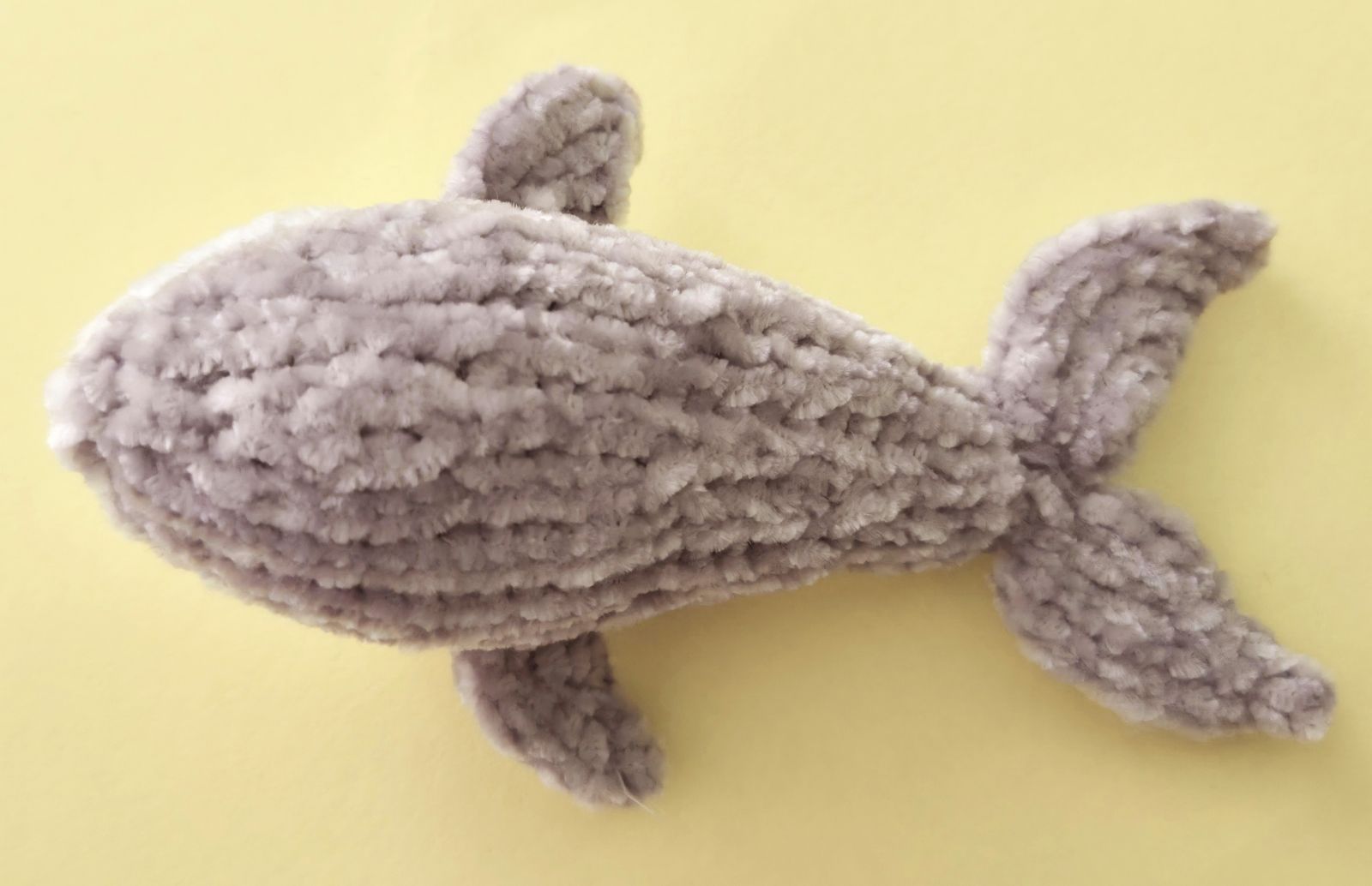 Blog-Inhaltsbild für 'Overall Baby Hai stricken'