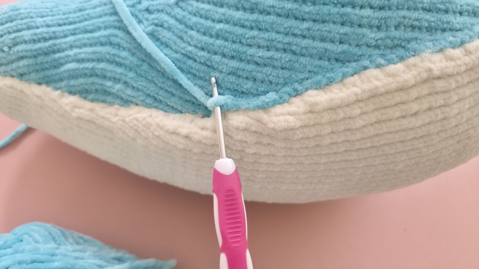 Blog-Inhaltsbild für 'Der Wal – ein weicher Kuschelfreund.'