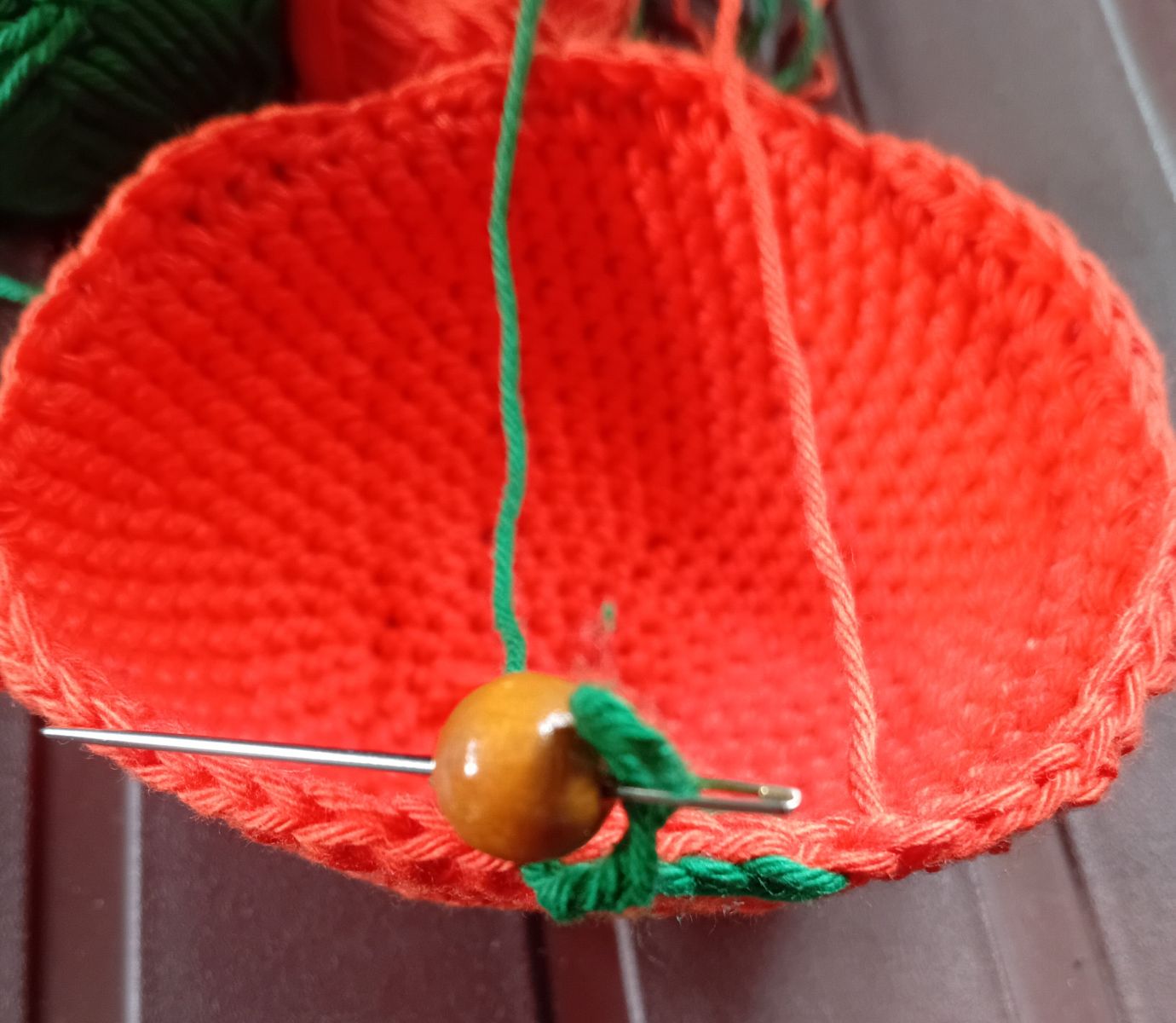 Blog-Inhaltsbild für 'Zitrusfrüchte häkeln als Sommerdeko für Haus und Garten, mit kostenloser Häkelanleitung für Glasabdeckung Orange'