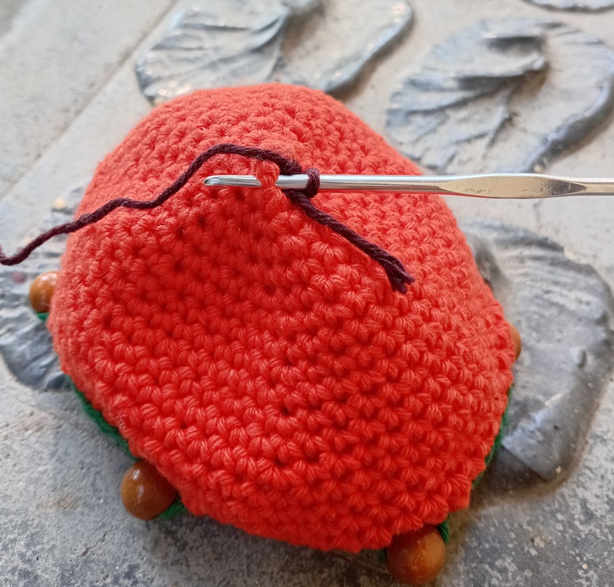Blog-Inhaltsbild für 'Zitrusfrüchte häkeln als Sommerdeko für Haus und Garten, mit kostenloser Häkelanleitung für Glasabdeckung Orange'