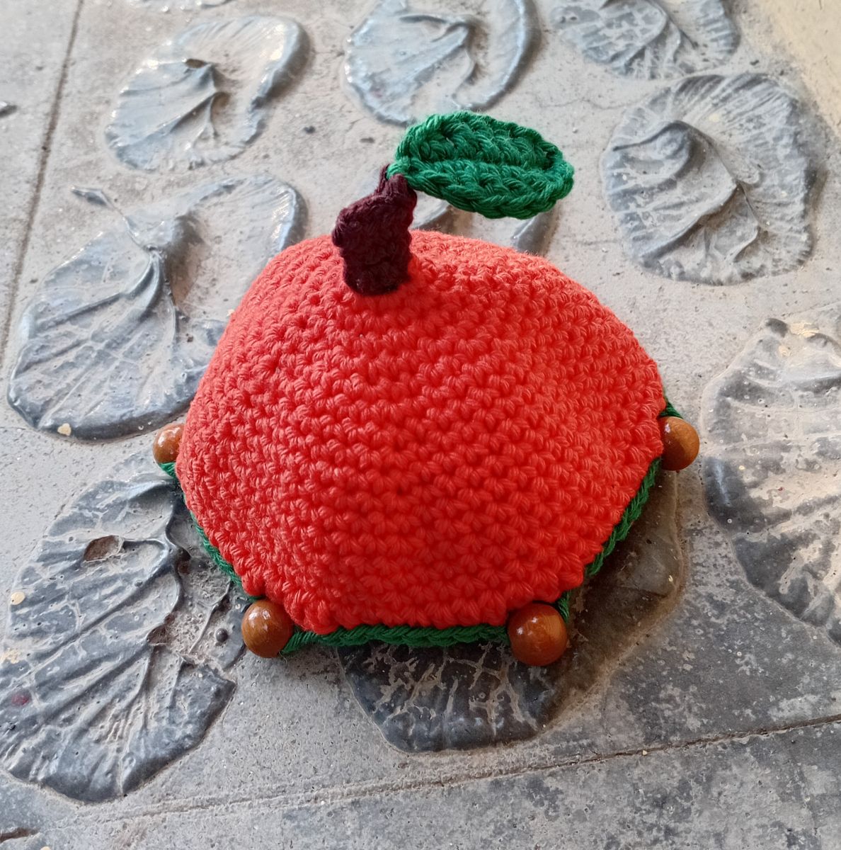 Blog-Inhaltsbild für 'Zitrusfrüchte häkeln als Sommerdeko für Haus und Garten, mit kostenloser Häkelanleitung für Glasabdeckung Orange'