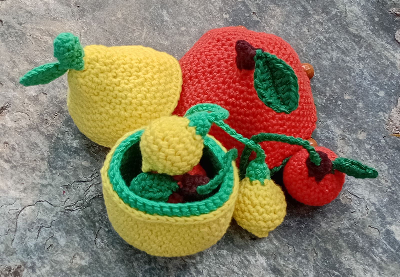 Blog-Inhaltsbild für 'Zitrusfrüchte häkeln als Sommerdeko für Haus und Garten, mit kostenloser Häkelanleitung für Glasabdeckung Orange'