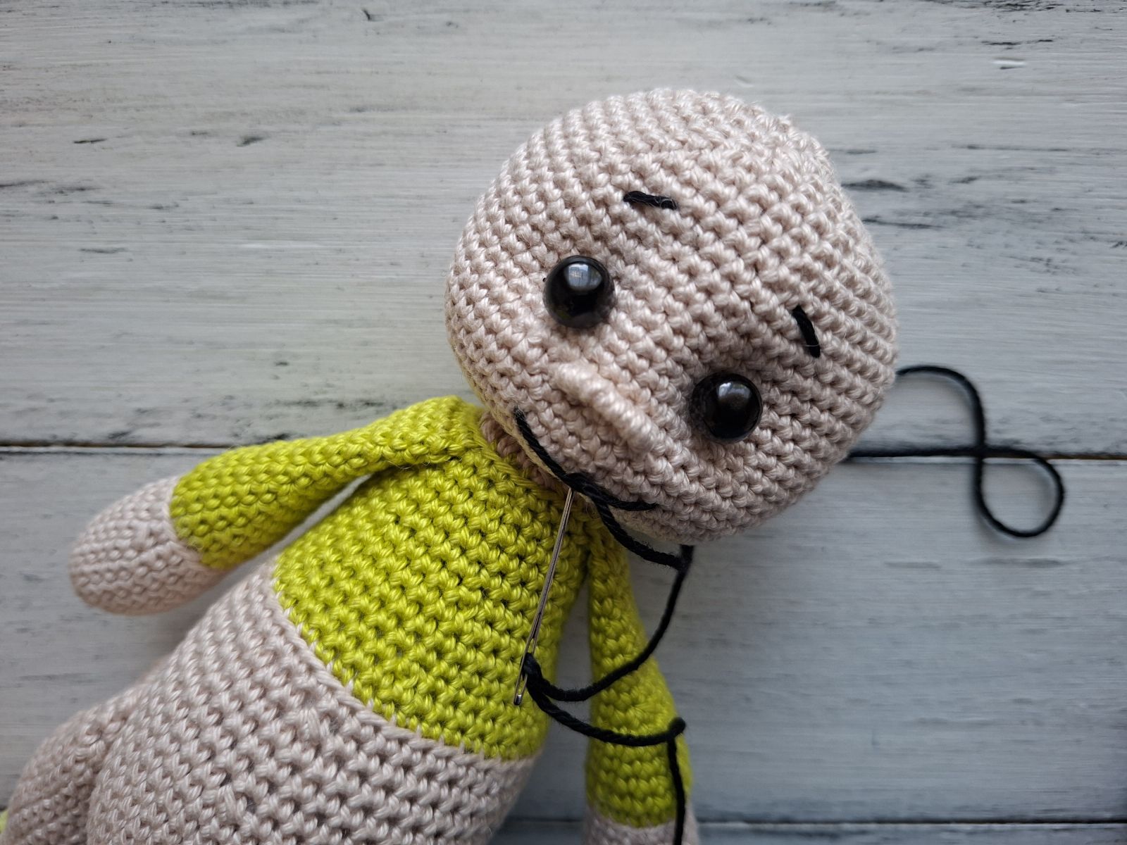 Blog-Inhaltsbild für 'Kostenlose Häkelanleitung für Puppe Coney mit Hasenmütze'