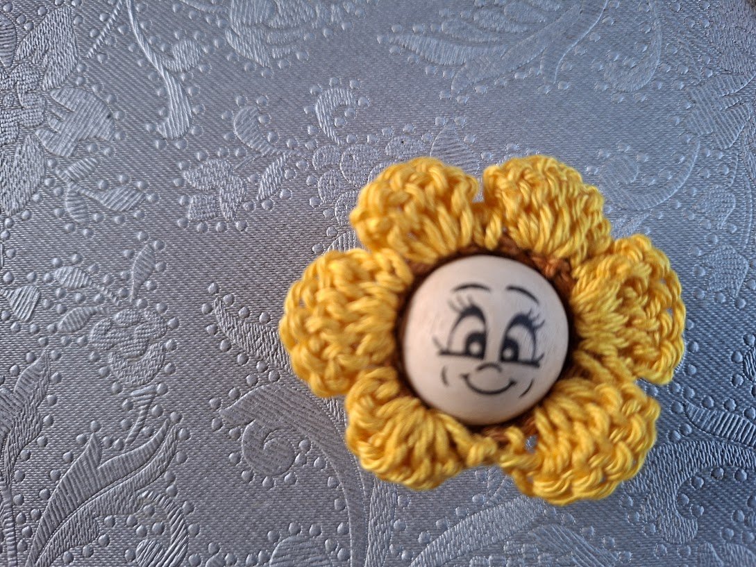 Blog-Inhaltsbild für 'Kostenlose Häkelanleitung für drei zauberhafte Sorgenwürmchen – Sonnenblume, Prinzessin und Candy'