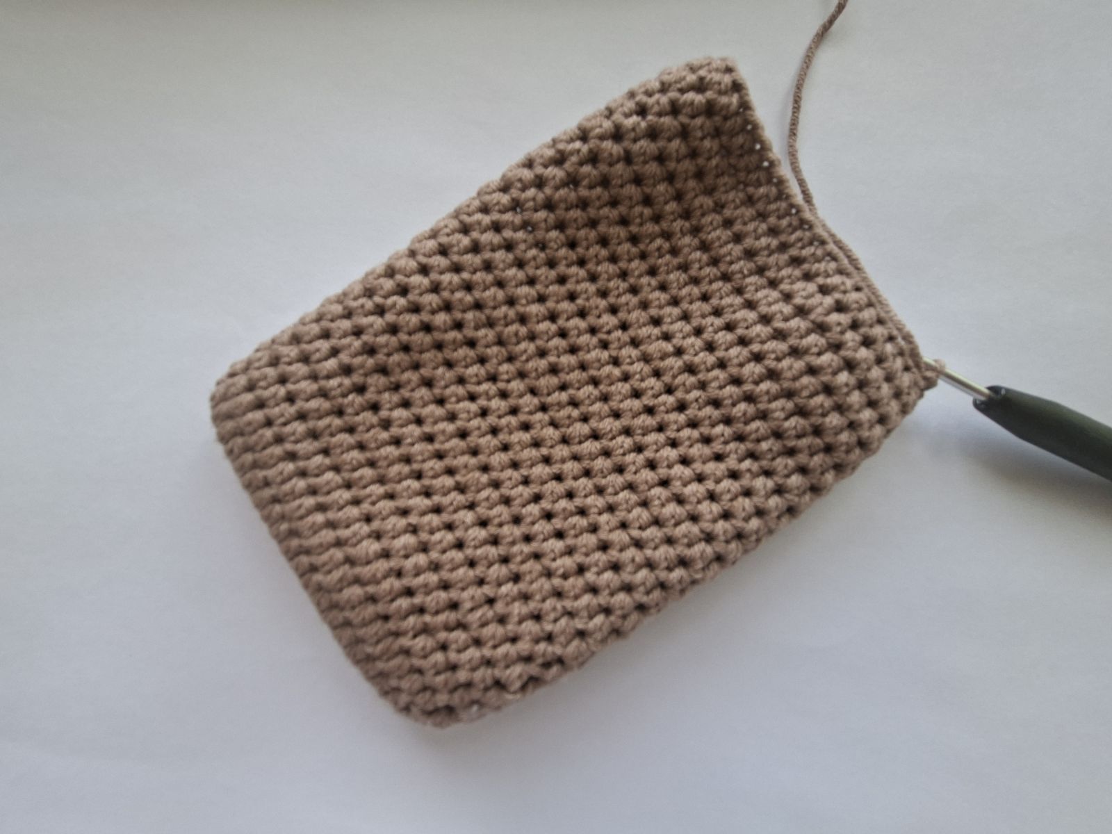 Blog-Inhaltsbild für 'Handytasche häkeln. Kostenlose Häkelanleitung für Handyhülle'